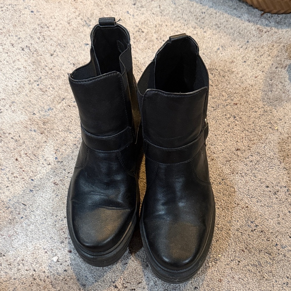 Women's Black Chelsea Boots